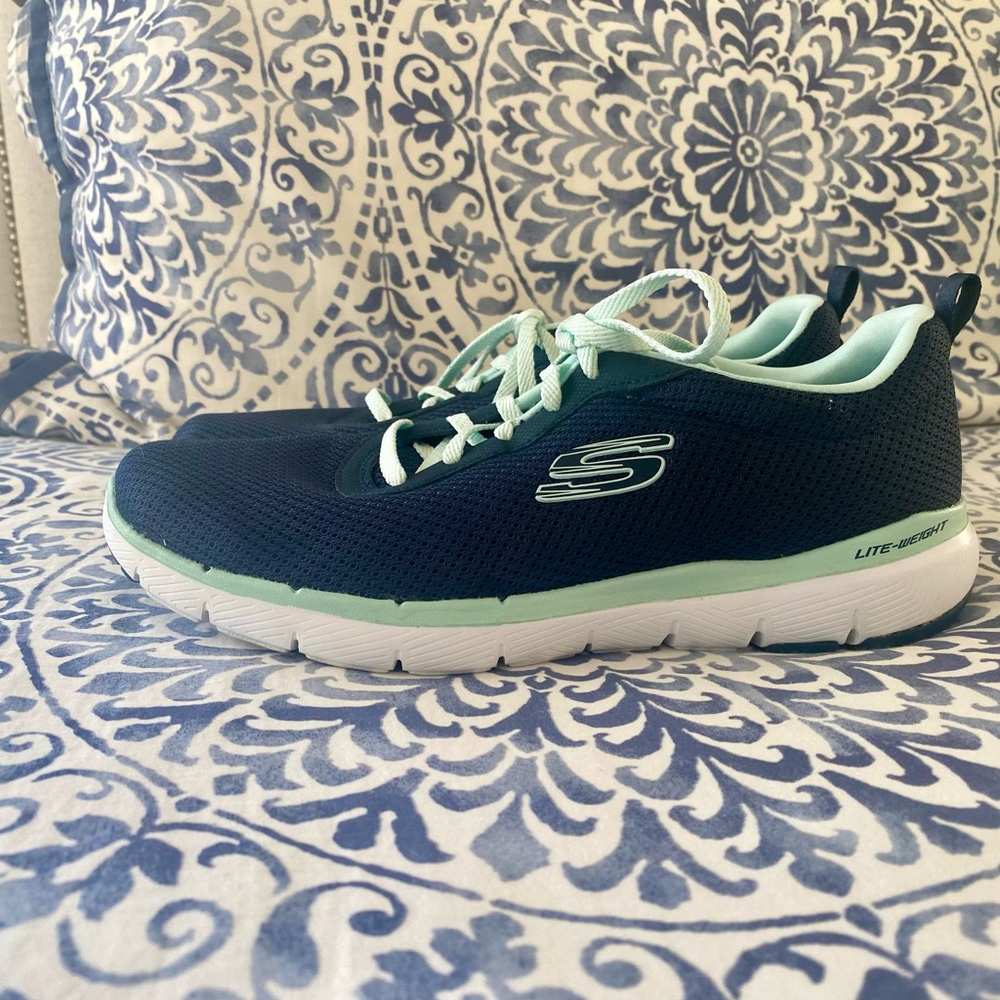 Women’s, Sketchers, Size 10. Only been worn a few times. Like new.